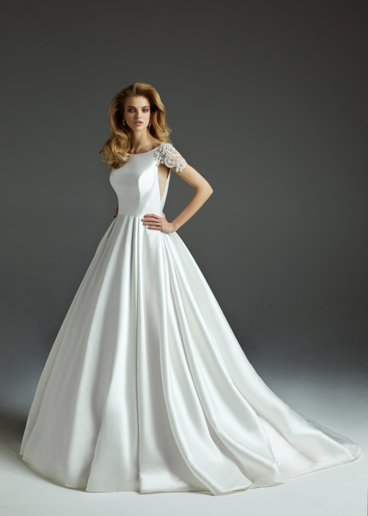 Økologi renere Grav Den smukkeste A-linje brudekjole " Ulrika" fra Couture by Modeca hos  Kennedys